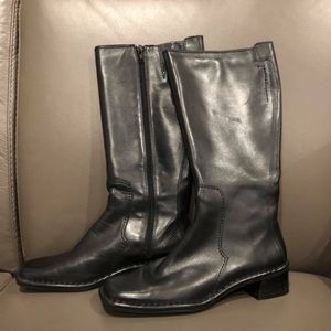 Bandolino leather size 6.5 women’s boots like new.